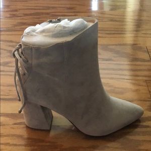 Kristin Cavallari CL Boots *leaving Poshmark 09/20